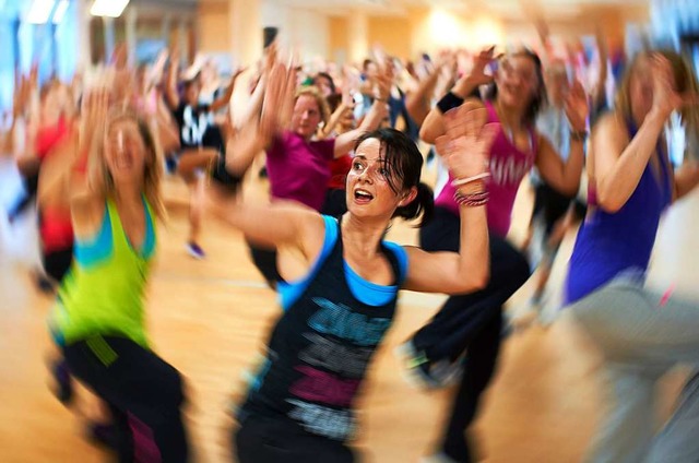 Ein Zumba-Kurs  wie auf diesem Bild aus besseren Tagen ist derzeit undenkbar.   | Foto: Bernd Thissen