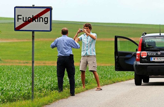 Die Gemeinde Fucking hatte zu oft Probleme mit Spatouristen...  | Foto: MLADEN ANTONOV (AFP)