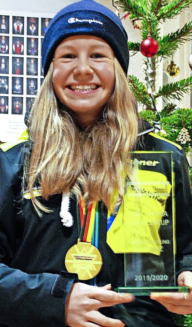 Leonie Maier mit  DM-Medaille und  DSC-Pokal  | Foto: Jrgen Ruoff
