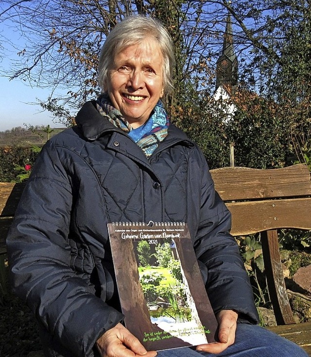 Vorstandsmitglied Franziska Frank mit dem neuen St. Barbarakalender.  | Foto: Reiner Merz