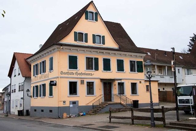 Dem ehemaligen Gasthaus Hopfenkranz dr...er Mllheimer Unterstadt verschwinden.  | Foto: Volker Mnch