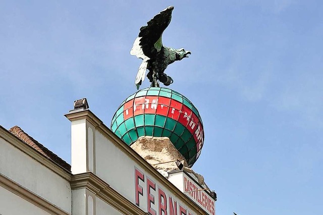 Der Adler ist das Symbol der Marke Fer...aum in der alten Destillerie betreibt.  | Foto: Annette Mahro