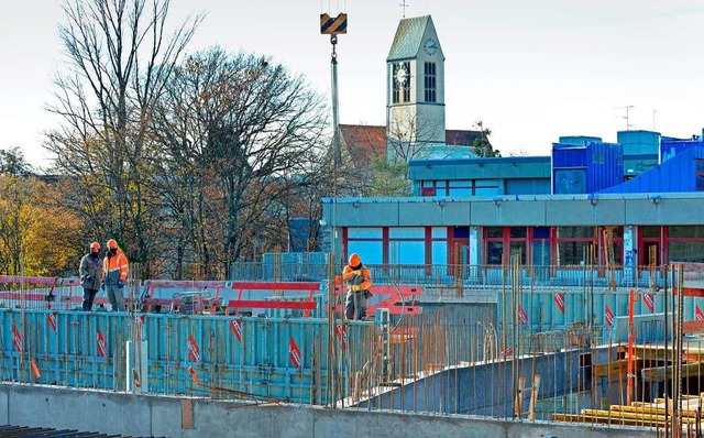 Der Neubau der Staudinger Gesamtschule wchst.  | Foto: Michael Bamberger