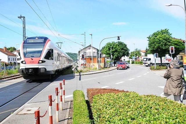 Klaus Schwald glaubt nicht an schnelle Lsung beim Bahnbergang Steinen