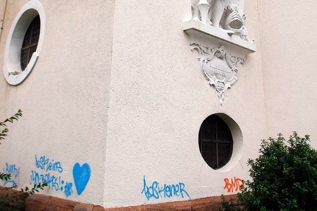 Schon 2013 gab es Farbschmierereien an...heim, hier an der  Laurentius-Kirche.   | Foto: Heidi Foessel