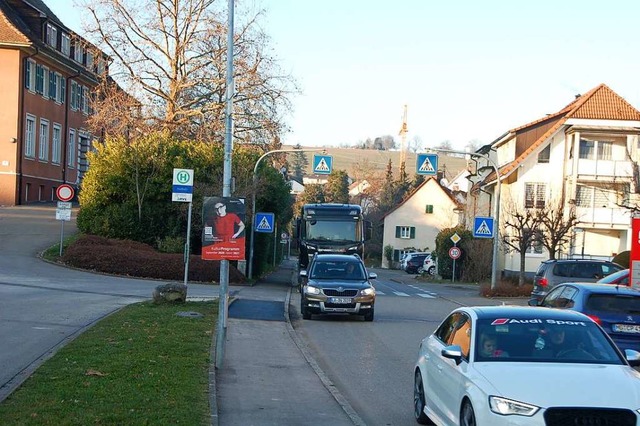 Der Verkehr in der Minselner Ortsdurch... ein unertrgliches Ausma angenommen.  | Foto: Petra Wunderle