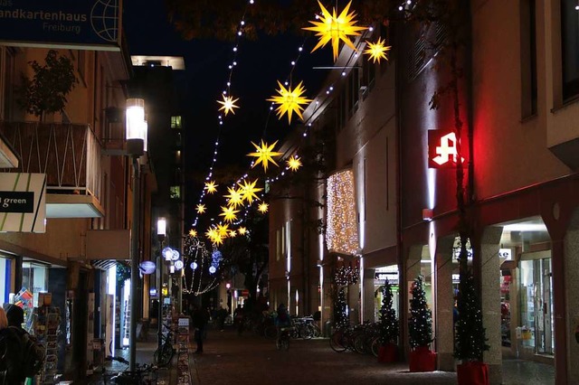 Weihnachtssterne in der Schiffstrae  | Foto: Joshua Kocher