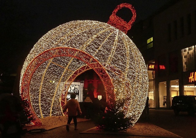 Offenburg glnzt: Begehbare Lichtinstallationen in der Innenstadt  | Foto: Valentin Heneka