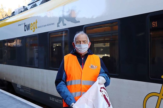 Gunther Ellwanger engagiert sich ehrenamtlich als Bahnhofspate.  | Foto: Dieter Maurer