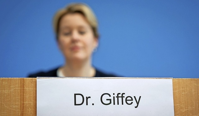Mittlerweile verzichtet Bundesfamilien...a Giffey (SPD) auf ihren Doktortitel.   | Foto: Kay Nietfeld (dpa)