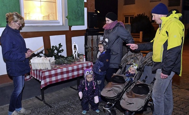 Etwas zum Basteln fr zu Hause gibt es...ilien am ersten Advent besucht wurde.   | Foto: Wolfgang Knstle