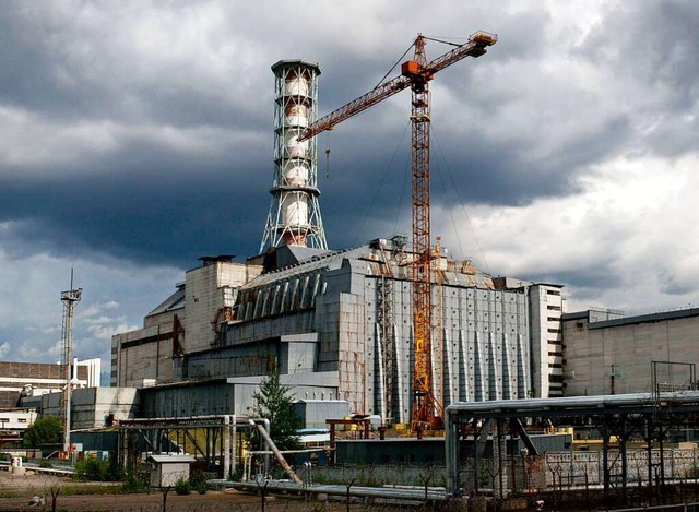 Reaktor 4 des Kernkraftwerks Tschernobyl im August 2003.  | Foto: SERGEI SUPINSKY