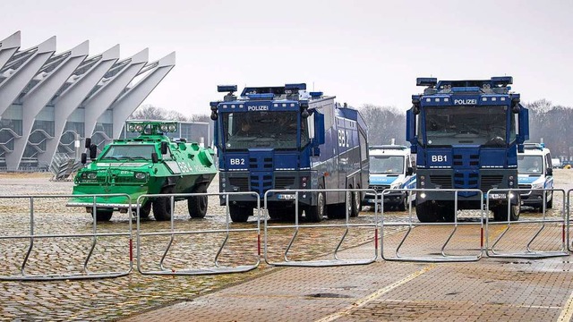 Die Polizei war vorbereitet... | Foto: Sina Schuldt (dpa) Die Polizei war vorbereitet... | Foto: Sina Schuldt (dpa)
