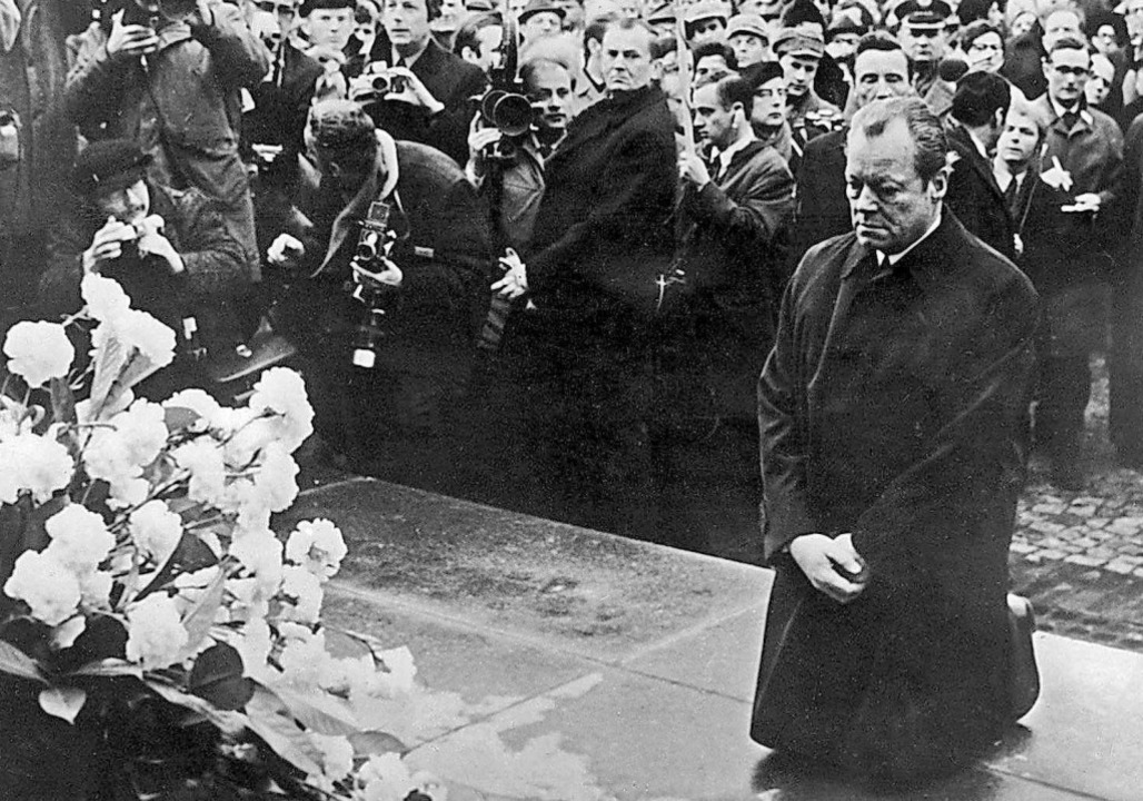 Ich konnte nichts anderes tun": Als Willy Brandt in Warschau auf die Knie  sank - Deutschland - Badische Zeitung