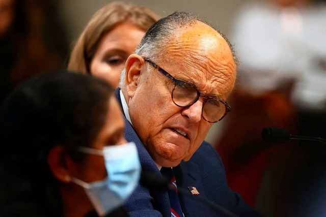 Giuliani bei einem Hearing am Dienstag in Michigan.  | Foto: Rey Del Rio (AFP)