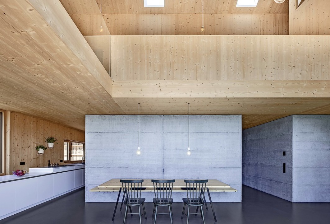 Holz trifft Beton: moderne, luftige Ko...in Rickenbach, Architektin Katja Knaus  | Foto: Markus Guhl, Stuttgart