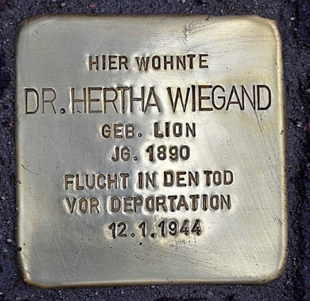 Der Stolperstein fr Hertha Wiegand, d...s in der Wasserstrae 8 zu finden ist.  | Foto: Ralf Burgmaier
