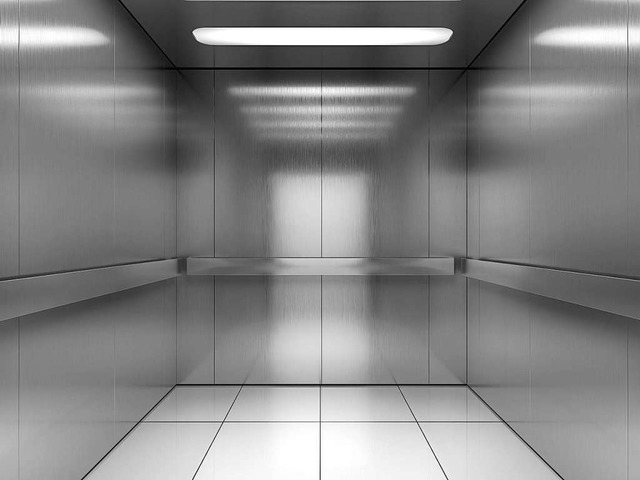 Warum gibt es in Aufzgen Spiegel?  | Foto: Sashkin (stock.adobe.com)
