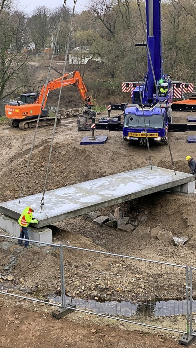 Die Fugngerbrcke ber den (umgeleiteten) Klemmbach steht.  | Foto: LGS GmbH