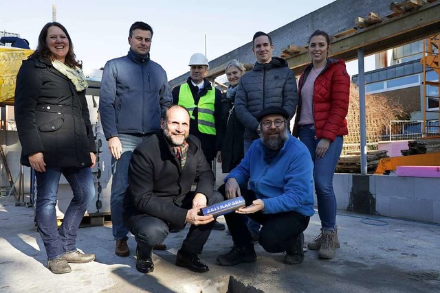 Im Februar wurde die Zeitkapsel bei der Grundsteinlegung im Fundament verbaut.  | Foto: Christoph Breithaupt