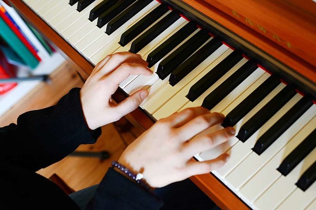 Der klassische Musikunterricht erhlt ...chulleiter sieht groen Nachholbedarf.  | Foto: Jens Kalaene