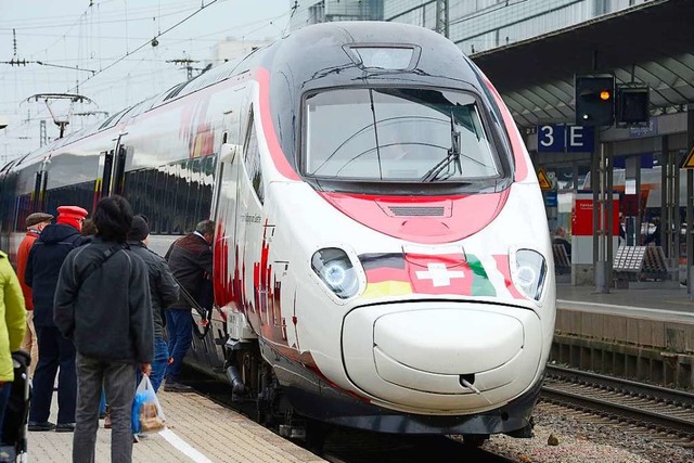 Der Eurocity-Express (ECE) bei seiner ...verbindung vom Oberrhein nach Mailand.  | Foto: Ingo Schneider