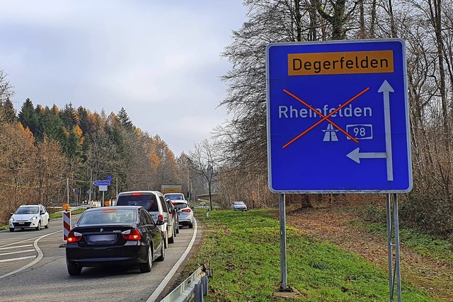 Die Teilsperrung der A 98 zwischen Lr...5 bis zur Anschlussstelle Lrrach-Ost.  | Foto: Maja Tolsdorf