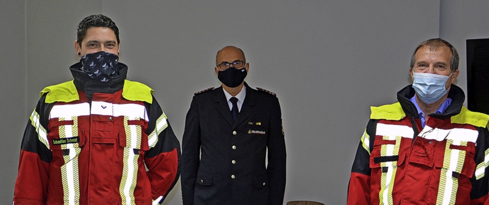 <BZ-FotoAnlauf>Feuerwehr:</BZ-FotoAnla...s) freuten sich über die neuen Jacken.  | Foto: Stadt Rheinfelden
