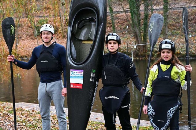 Trio mit Leidenschaft fr  Kanu und Pa...) und Lilly Erschig (11) aus Waldkirch  | Foto: Achim Keller