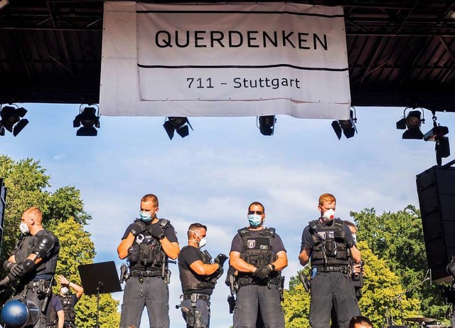 Polizeieinsatz bei einer Querdenken-Kundgebung  | Foto: Christoph Soeder (dpa)