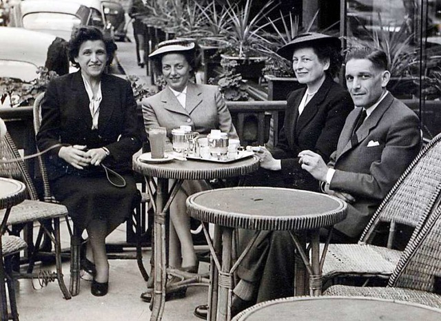 Annaliese Pollack (Zweite von links) i... seinen beiden Schwestern im Jahr 1950  | Foto: Norbert Klein