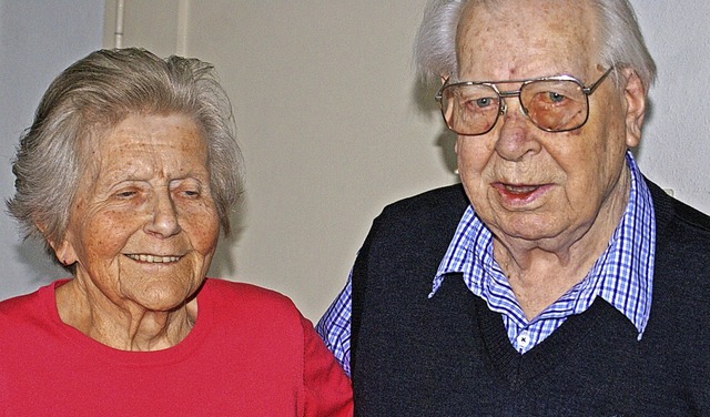 Seit 65 Jahren verheiratet: Klara und Hans Georg Karasch  | Foto: Werner Probst