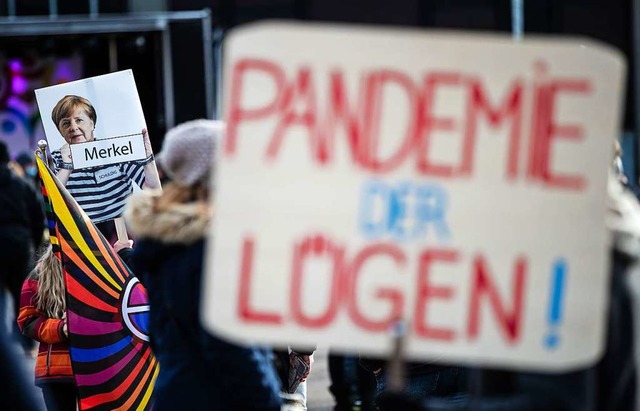 Demonstration gegen die Corona-Politik der Bundesregierung.  | Foto: Christoph Schmidt (dpa)