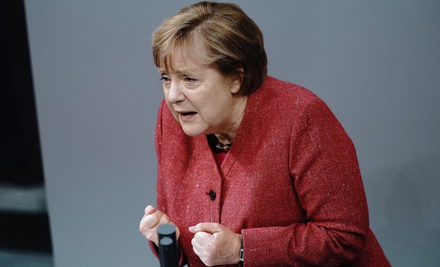 In ihrer Rede im Bundestag wurde die Kanzlerin ungewohnt emotional.    | Foto: Kay Nietfeld (dpa)