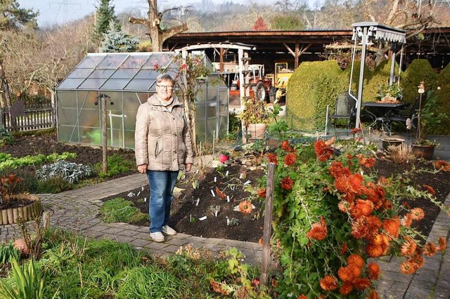 Fr Heidi Kuny, Ehrenvorsitzende der D..., ist ihr Garten ein kleines Paradies.  | Foto: Horatio Gollin