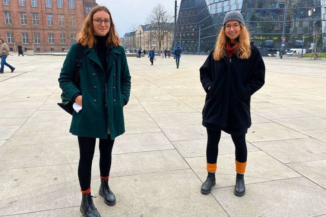 Anna Nell (links) und Johanna Scharmer...inter  &#8222;We talk Freiburg&#8220;.  | Foto: Anika Maldacker