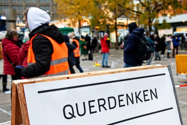 Querdenken will am 19. Dezember protestieren  | Foto: Fabian Sommer (dpa)