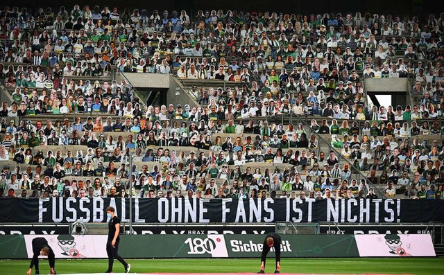 Der Profifuball droht echte Fans zu v... in Mnchengladbach sind keine Lsung.  | Foto: Federico Gambarini (dpa)