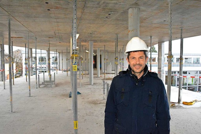 Claudio Bergermann hat gut lachen: Der...ehlen nur noch die zwei Turmgeschosse.  | Foto: Hannes Lauber