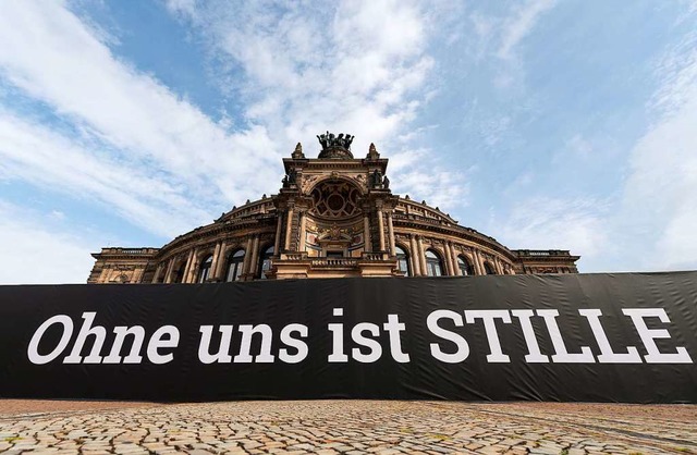 Ohne uns ist Stille&#8220;: Daran &#82...denten des Bhnenvereins ein Anliegen.  | Foto: Robert Michael (dpa)