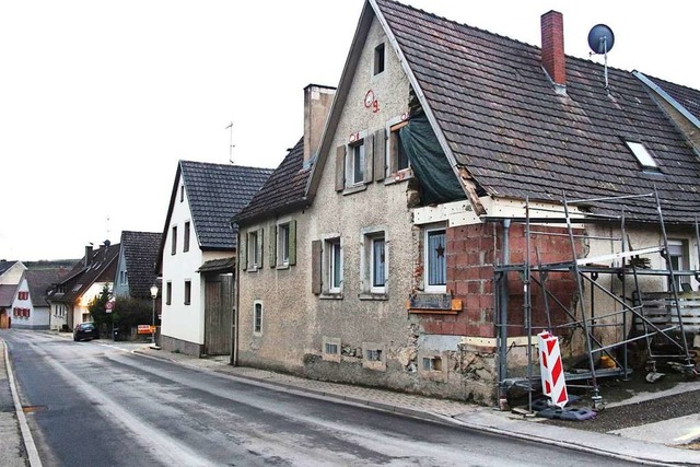 Bei manchen Gebuden wie hier in der B...t der Sanierungsbedarf offensichtlich.  | Foto: Horst David