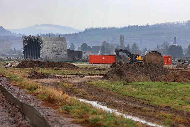 Abriss der Shelter auf dem Flugplatz  | Foto: Christoph Breithaupt