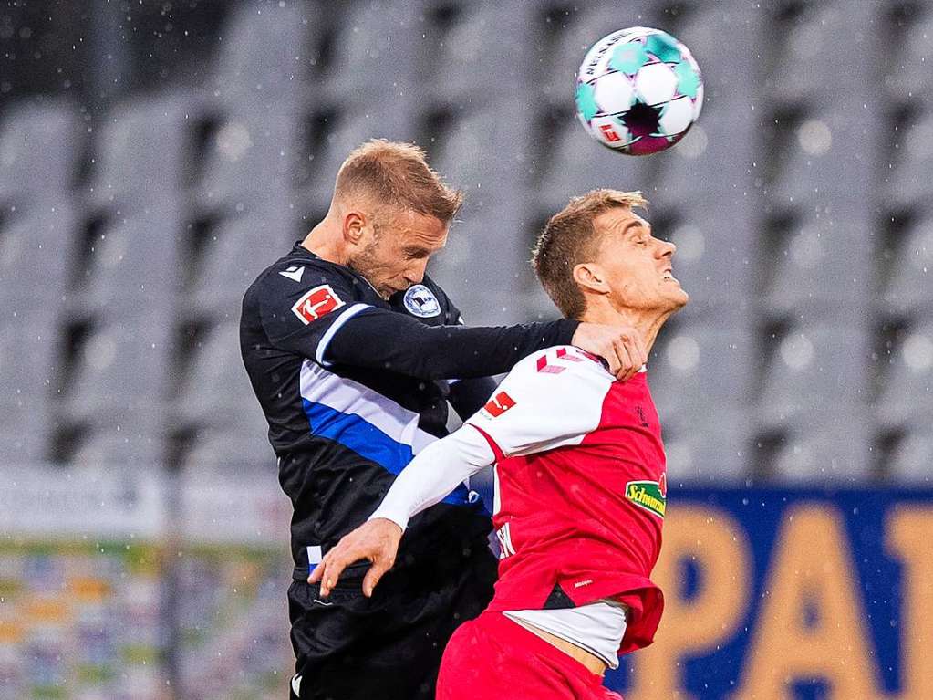 Mit 2:0 kann sich der SC Freiburg gegen Arminia Bielefeld durchsetzen.