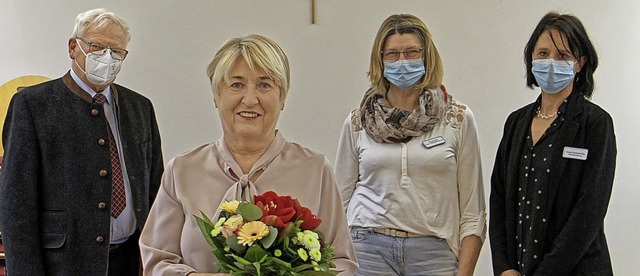 Helmut Eitenbenz verabschiedete  die l...in Claudia Herbstritt-Br (von links).  | Foto: Ruth Seitz