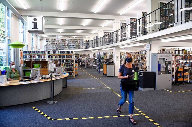 Die Stadtbibliothek wird wegen Corona fr gut drei Wochen geschlossen.  | Foto: Thomas Kunz