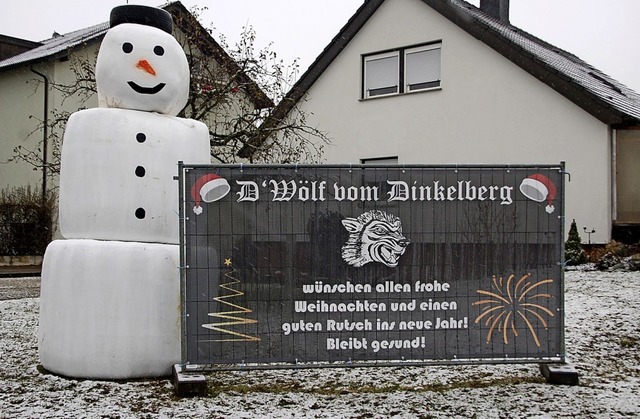 &#8222;Der Schneemann soll allen, die ...ht zaubern&#8220;, sagt Max Rtschle.   | Foto: Petra Wunderle