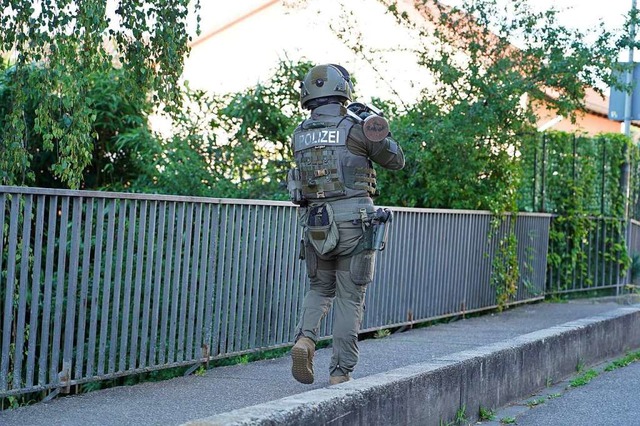 Sondereinsatzkrfte der Polizei waren ...i bei dem Vorfall in Lahr angefordert.  | Foto: Benedikt Spether