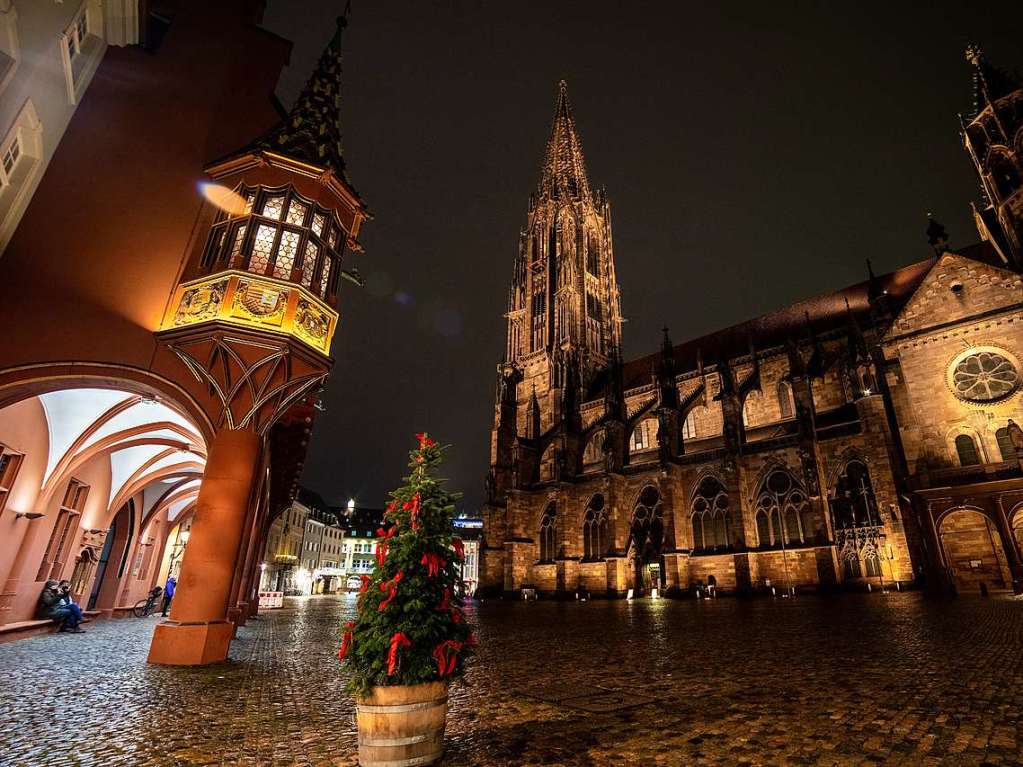 Wer es zwischen Dmmerung und 20 Uhr noch in die Altstadt schafft, der sieht in diesen Tagen eine in Nebel eingekleidete, leere Stadt voller Lichter. Fotos dieses ganz anderen Winters.