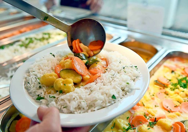 Warmes Essen gibt es im Bistrobereich  derzeit nur fr Lastwagenfahrer.  | Foto: Caroline Seidel