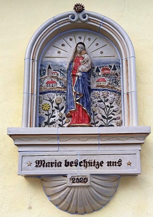 Die Corona-Madonna an der  Weiler Kapelle.   | Foto: Christa Maier